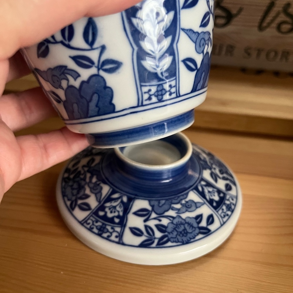 Beautiful Japanese Porcelain - Picture 5 of 8